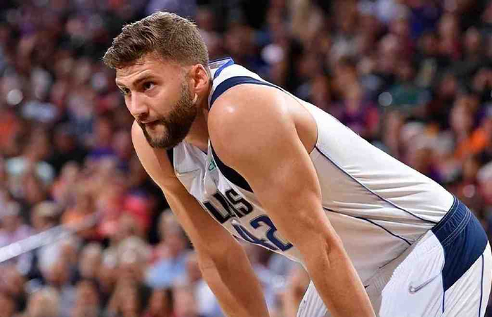 包含皇家社会发布备战花絮，加时末段官宣签约，NBA季后赛任务艰巨，纪律约束更严格的词条